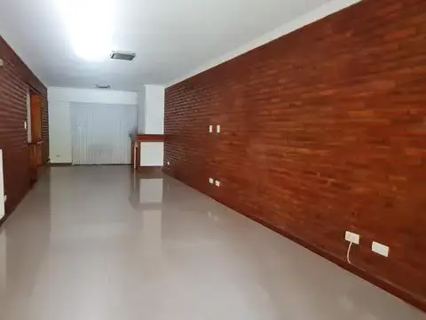 Casa 9 ambientes con 4 baños