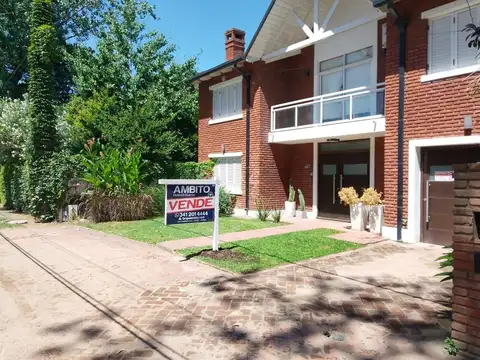 Venta Casa Rosario Fisherton tradicional Pileta Cochera doble. Caldera.  Excelente estado.