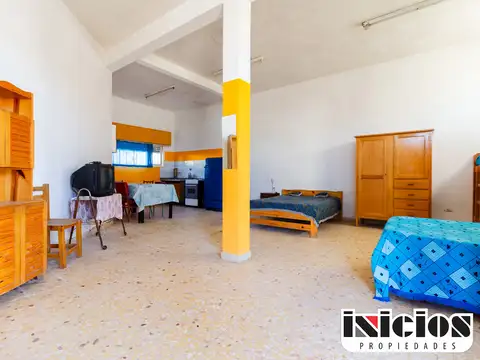 2 Departamentos y 4 Locales en Block en Hermosa Zona - C518