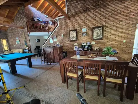 Casa en Venta con 2 cocheras