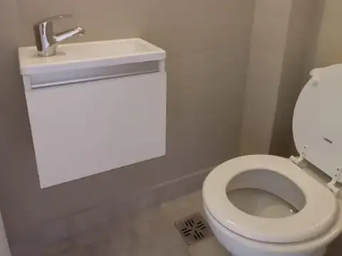 Depto de 4 ambientes en alquiler al frente con balcon