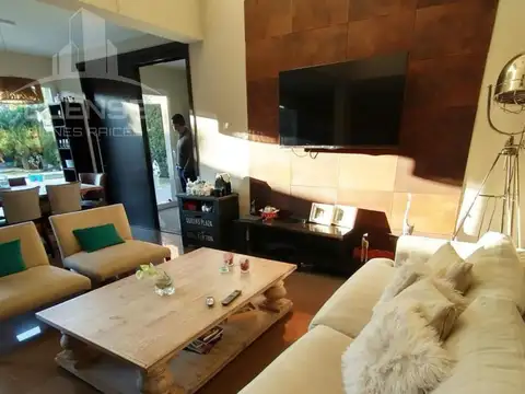 Casa 7 ambientes con 3 baños