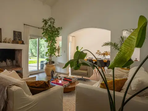 Casa en Venta con 4 cocheras