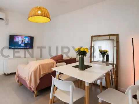 Ph de 1 Dormitorio Refaccionado a Nuevo con Patio en Venta en La Plata