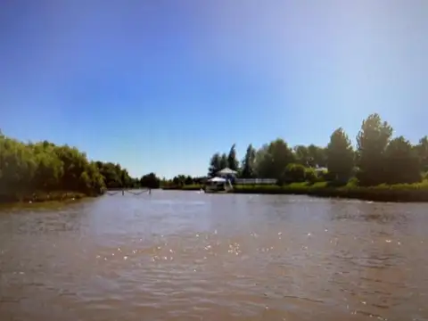 Venta Excelente lote sobre Canal del Este – Gran oportunidad