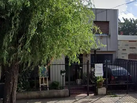Casa de 4 amb. Muy Buen Estado. Lote de 8.66 x 25
