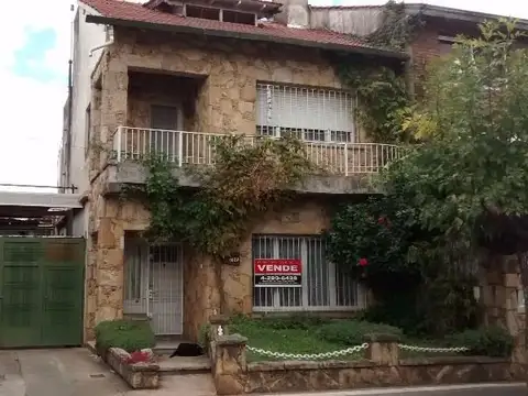 CHALET EN 2 PLANTAS + AMPLIO GALPON - TODO INDEPENDIENTE   APTO CREDITO  