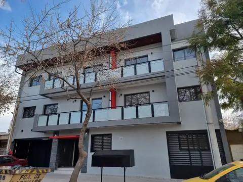 DEPARTAMENTO EN VENTA DE 2 DORM COCHERA GODOY CRUZ