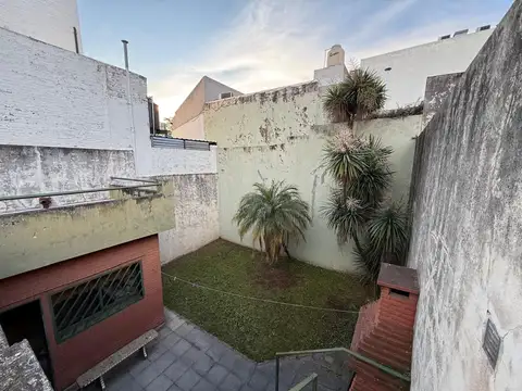 VENTA CASA, JARDIN TERRAZA Y GARAGE. V. PUEYRREDON