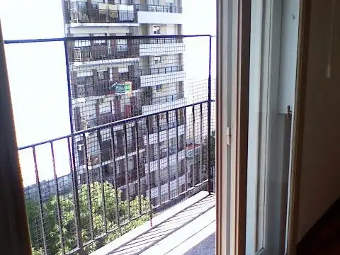 DOS AMBIENTES AMPLIOS AL FRENTE CON BALCON