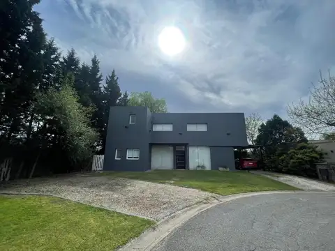 Casa en Venta con 2 cocheras