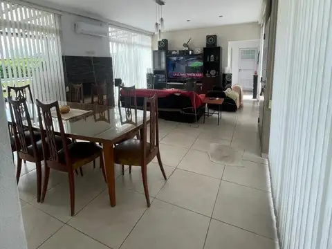 Casa En Venta En El Recodo Con Pileta