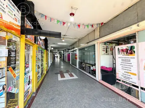 Venta Local en galería Meeks. Lomas de Zamora Oeste