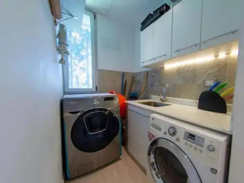 Casa en Venta con 5 cocheras