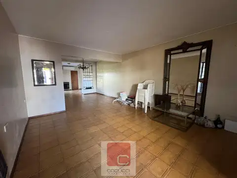 Casa 7 ambientes con 4 baños