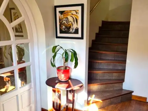 Casa 6 ambientes con 4 baños