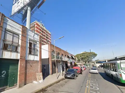 Edificio Comercial en esquina 1900 m² Locales, Deposito y Dptos - En Block - Liniers