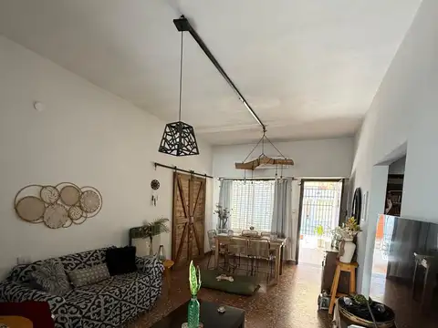 Casa en Venta con 2 cocheras