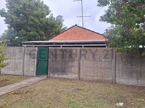 36 esq. 136, San Carlos. Casa en venta