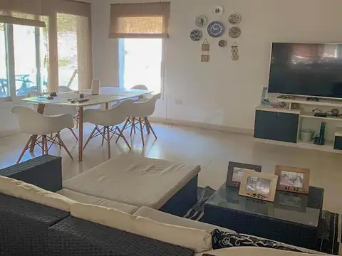 Casa en Venta en Barrio Parque Leloir, USD 500.000