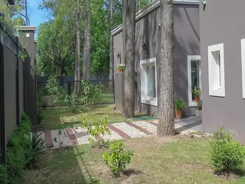 Venta Parque Leloir. Propiedad en una sola planta con 4 dorm