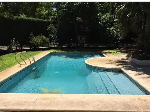 ALBERDI - Casa 4 dormitorios, piscina, quincho