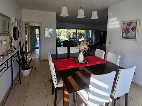 Casa 4 ambientes con 3 baños