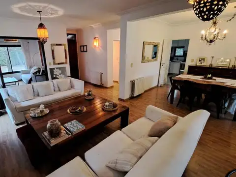 Casa en Venta con 5 cocheras