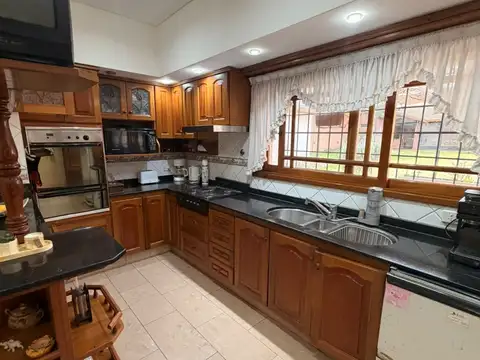 Casa 5 ambientes con 2 baños