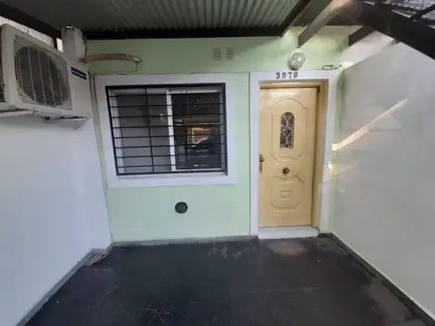 Depto Tipo Casa 2 ambientes con 1 baño