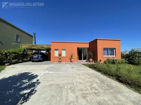 Casa 4 ambientes con 2 baños