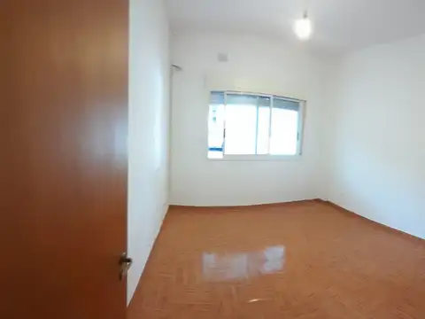 PH, frente, P:B.,  patio, Super luminoso, bajas expensas,  Monte Castro, Floresta.