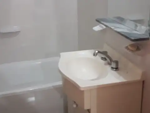 PH, frente, P:B.,  patio, Super luminoso, bajas expensas,  Monte Castro, Floresta.