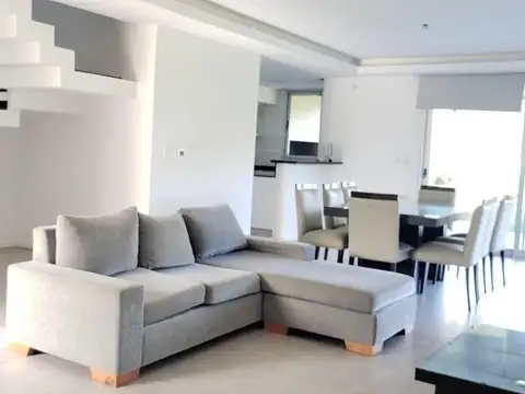 Casa en Alquiler en Funes, USD 2.400