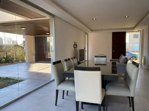 Casa 4 ambientes con 3 baños