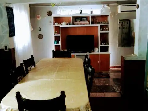 Casa 4 ambientes con 1 baño