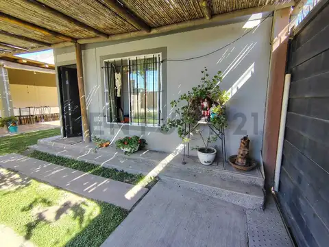 CASA CON PILETA EN VENTA EN GUAYMALLÉN