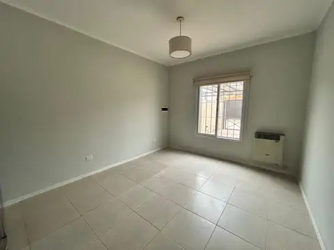 duplex dos ambientes en alquiler lujan con patio y cochera