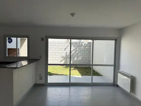 Casa 4 ambientes con 1 baño