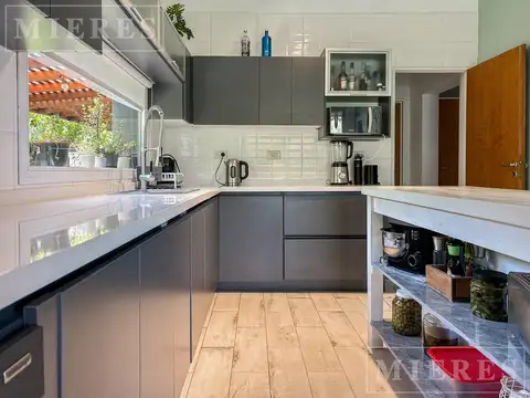 Casa 6 ambientes con 3 baños