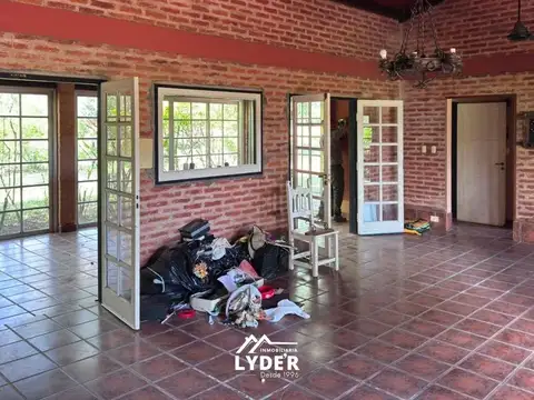 Casa 6 ambientes con 2 baños