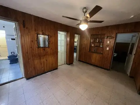 Casa 5 ambientes con 1 baño