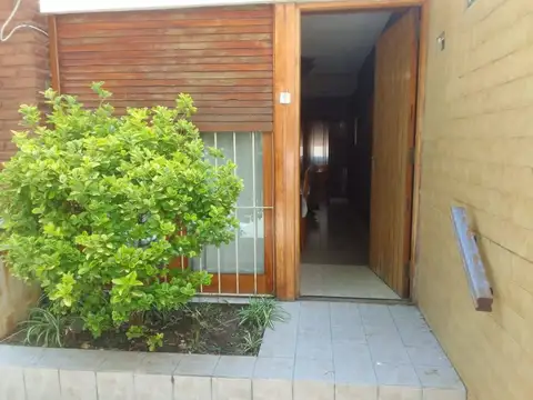 437 -  LA RIOJA 2700, Piso PB