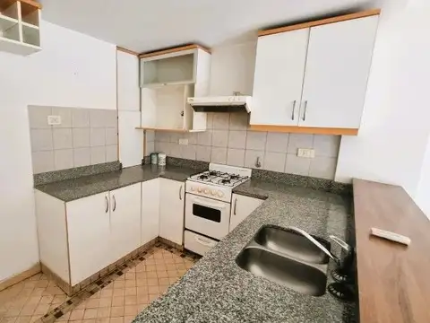 Azcuenaga 900, Piso 1