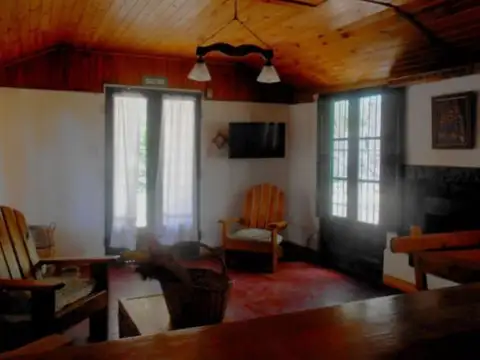 Casa 6 ambientes con 2 baños