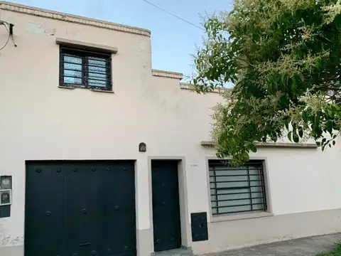 Casa en Venta de 3 Ambientes con amplio fondo libre en Quilmes
