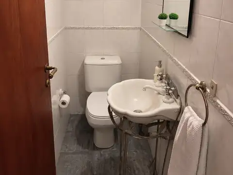 Casa 4 ambientes con 2 baños
