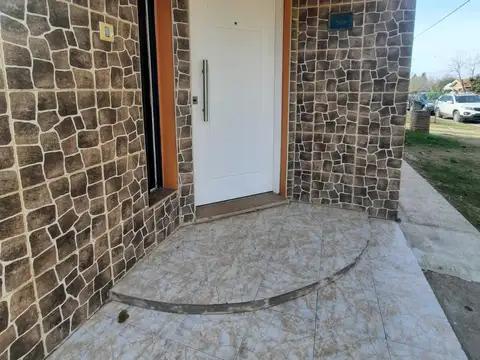 Casa 2 ambientes con 1 baño