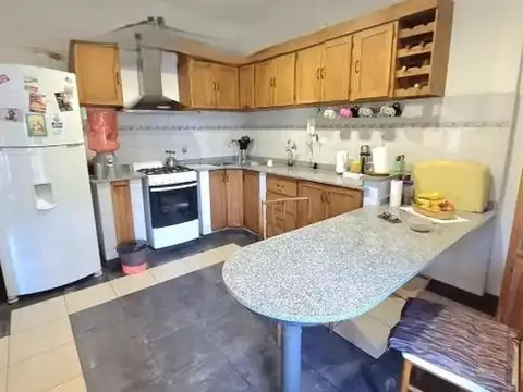Casa en venta - 3 Dormitorios 2 Baños - Cochera - 900Mts2 - General Belgrano