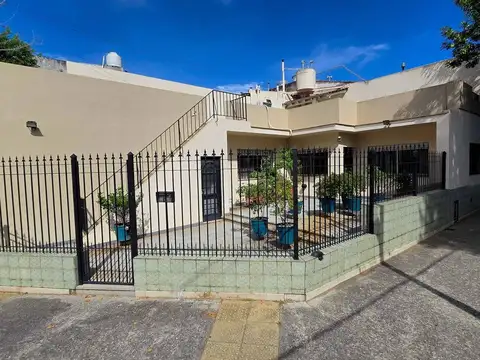 VENTA CASA 3 AMBIENTES SAAVEDRA COCHERA Y PATIO